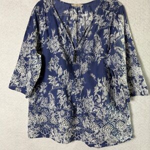 Soft Surroundings Navy and Ivory Floral Pintuck Tunic